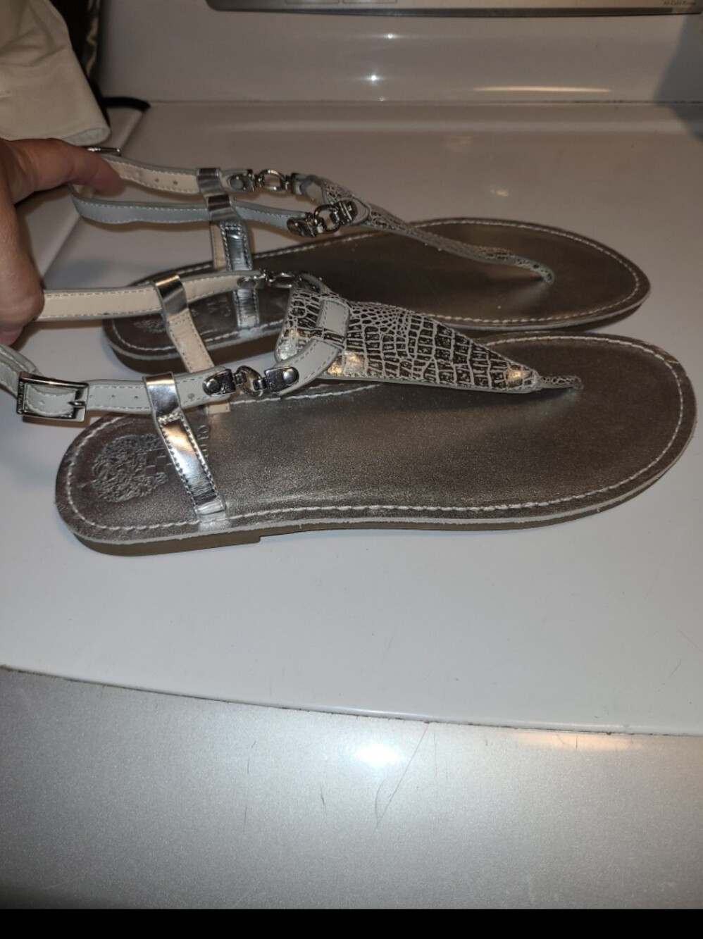 Vince Camuto Itelli Silver Croc-Embossed T-Strap Thong Sandals 10